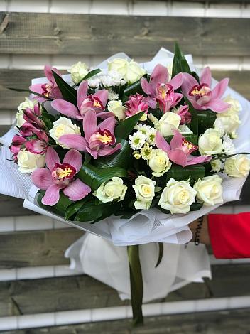Букет цветов из: Розы и Хризантемы в Курдюковской
