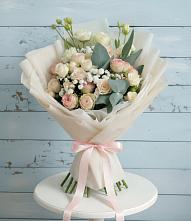 Букет цветов из:  Розы и Лизиантусы в Курдюковской