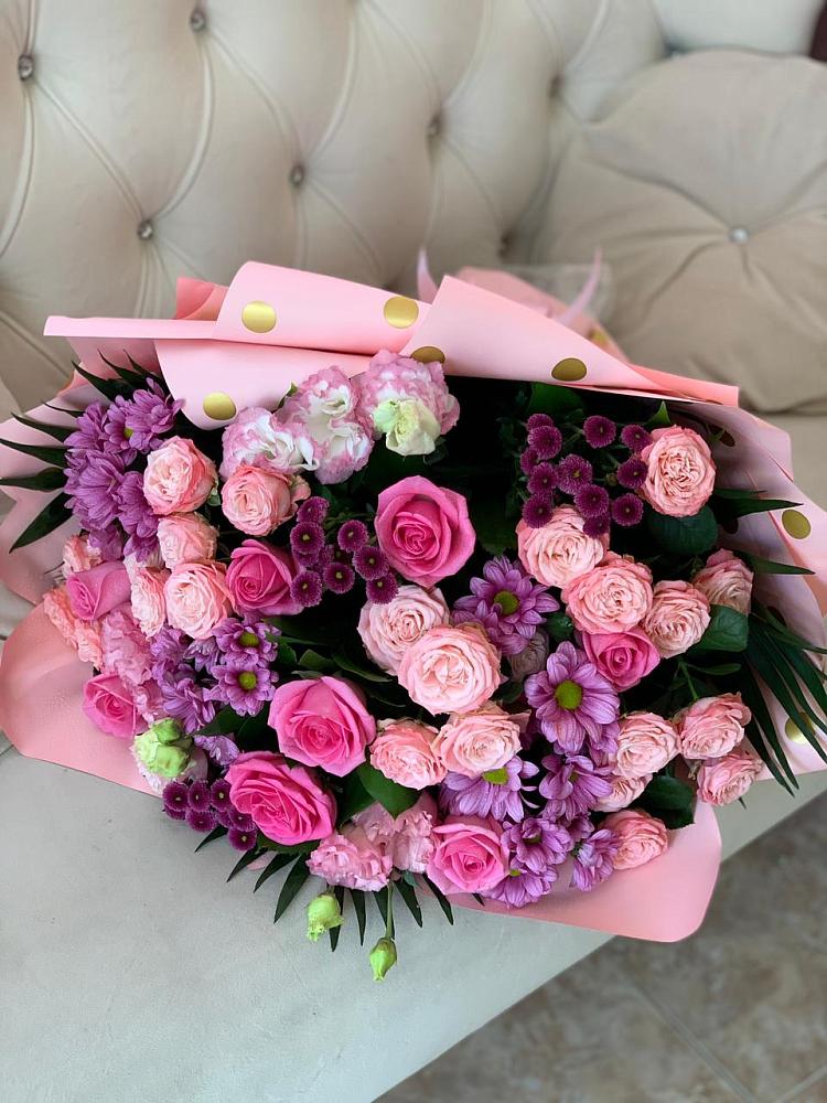 Букет цветов из: Хризантемы, Розы и Лизиантусы в Курдюковской