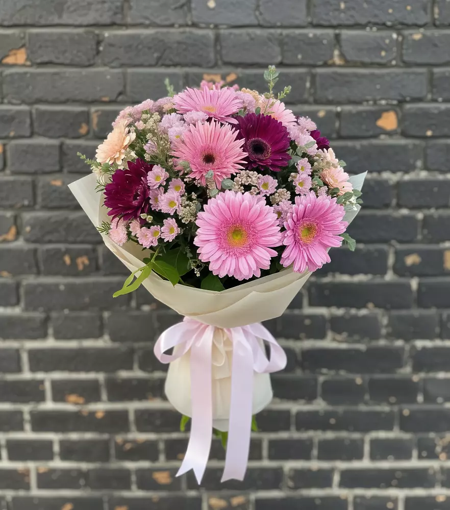 Букет цветов из: Герберы и Хризантемы в Курдюковской