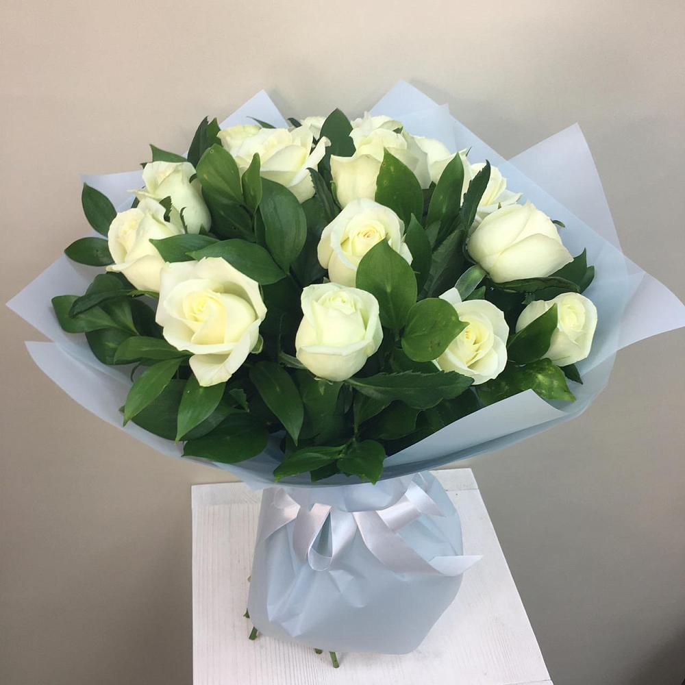 Букет 15 Белых роз Проуд в Курдюковской