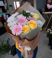 Букет цветов из:  Герберы, Розы и Хризантемы в Курдюковской