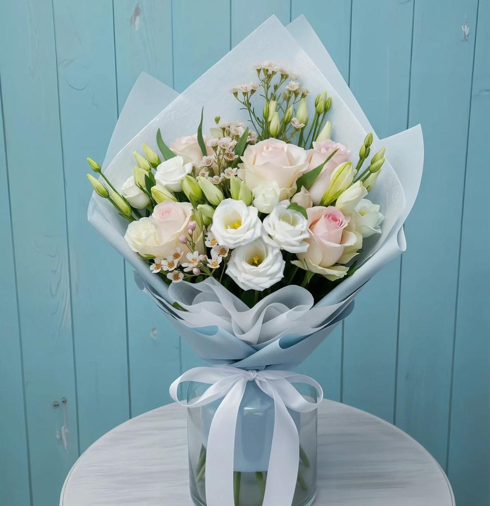 Букет цветов из: Розы и Лизиантусы в Курдюковской