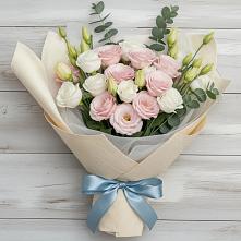 Букет цветов из:  Лизиантусы в Курдюковской