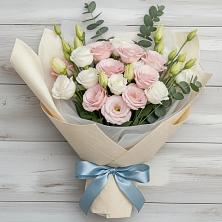 Букет цветов из:  Лизиантусы в Курдюковской