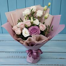 Букет цветов из:  Розы и Лизиантусы в Курдюковской