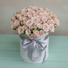 Цветочная композиция из Розы в шляпной коробке в Курдюковской