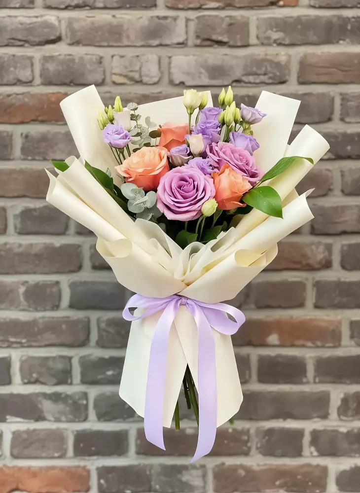 Букет цветов из: Лизиантусы и Розы в Курдюковской