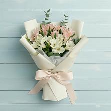 Букет цветов из:  Альстромерии в Курдюковской