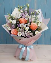 Букет цветов из:  Лизиантусы, Розы, Альстромерии и Гипсофила в Курдюковской