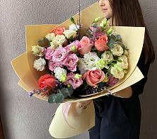 Букет цветов из:  Розы, Лизиантусы и Гвоздики в Курдюковской