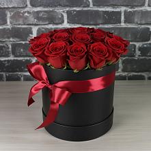 Цветочная композиция из Розы в шляпной коробке в Курдюковской