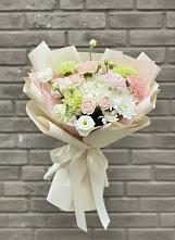 Букет цветов из:  Гвоздики, Розы, Лизиантусы и Хризантемы в Курдюковской