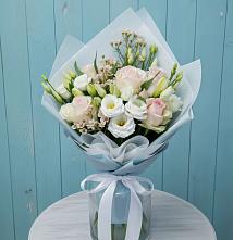 Букет цветов из:  Розы и Лизиантусы в Курдюковской