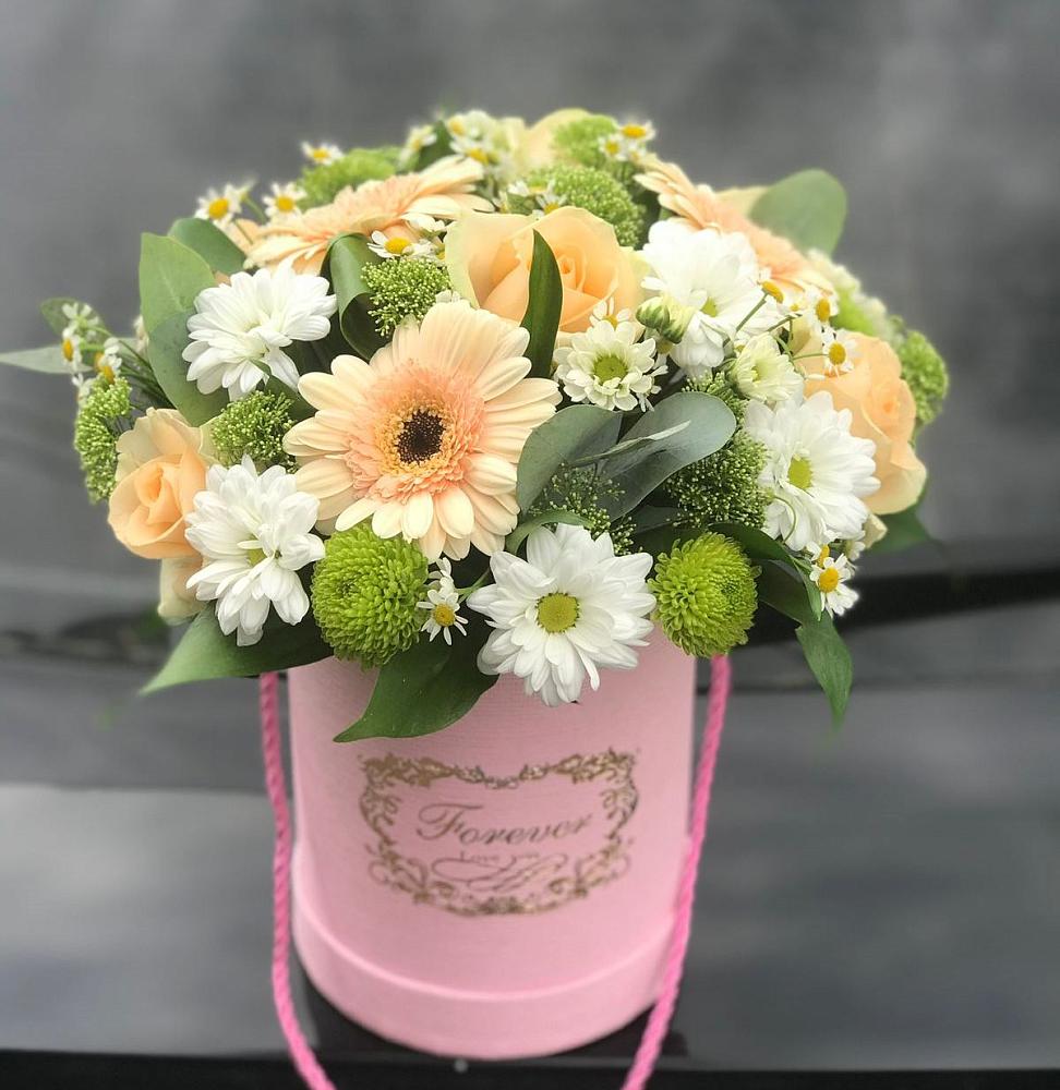 Цветочная композиция из Розы, Герберы и Хризантемы в шляпной коробке в Курдюковской