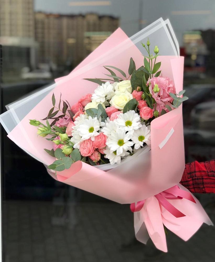 Букет нежный в Курдюковской Букет цветов из: Розы, Лизиантусы и Хризантемы в Курдюковской