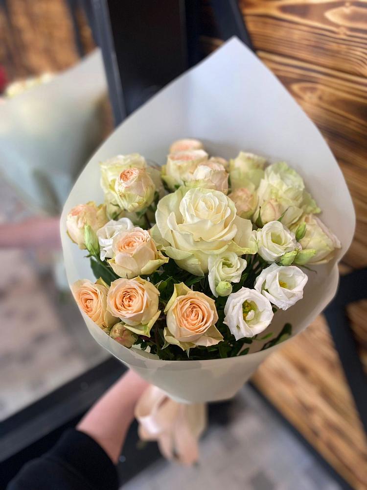 Букет цветов из: Розы и Лизиантусы в Курдюковской