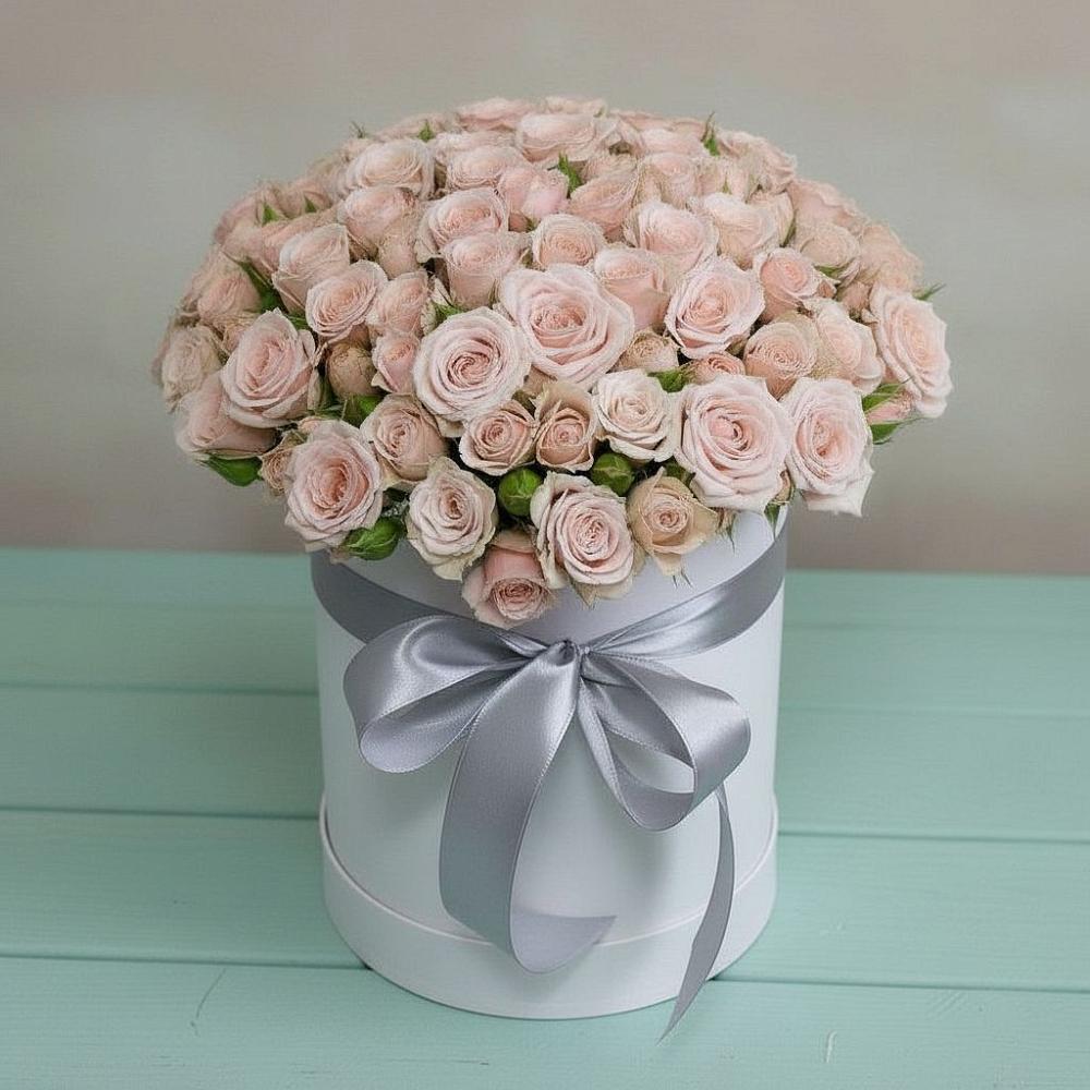 Цветочная композиция из Розы в шляпной коробке в Курдюковской